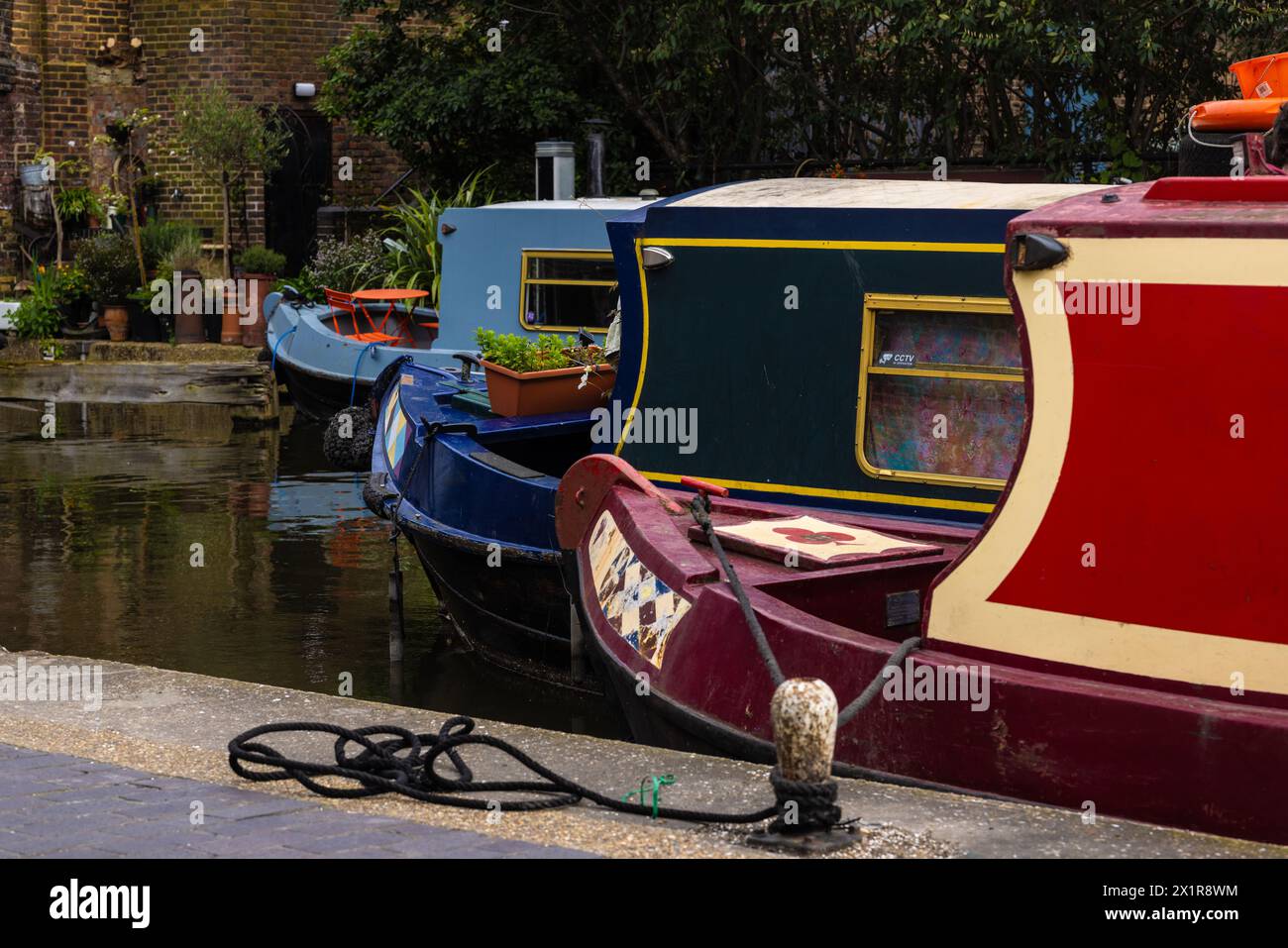 London City Road Lock on the Regent's Canal Stock Photo - Alamy