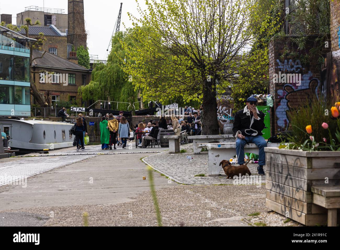 London City Road Lock on the Regent's Canal Stock Photo - Alamy