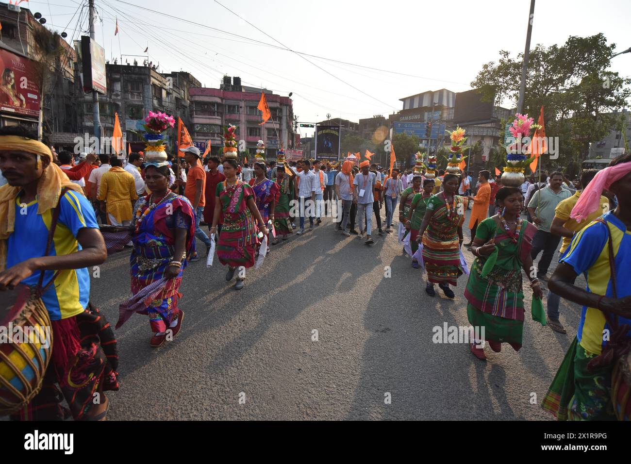 Kolkata, India. 17th Apr, 2024. Hindu devotees hold the idol of Lord ...