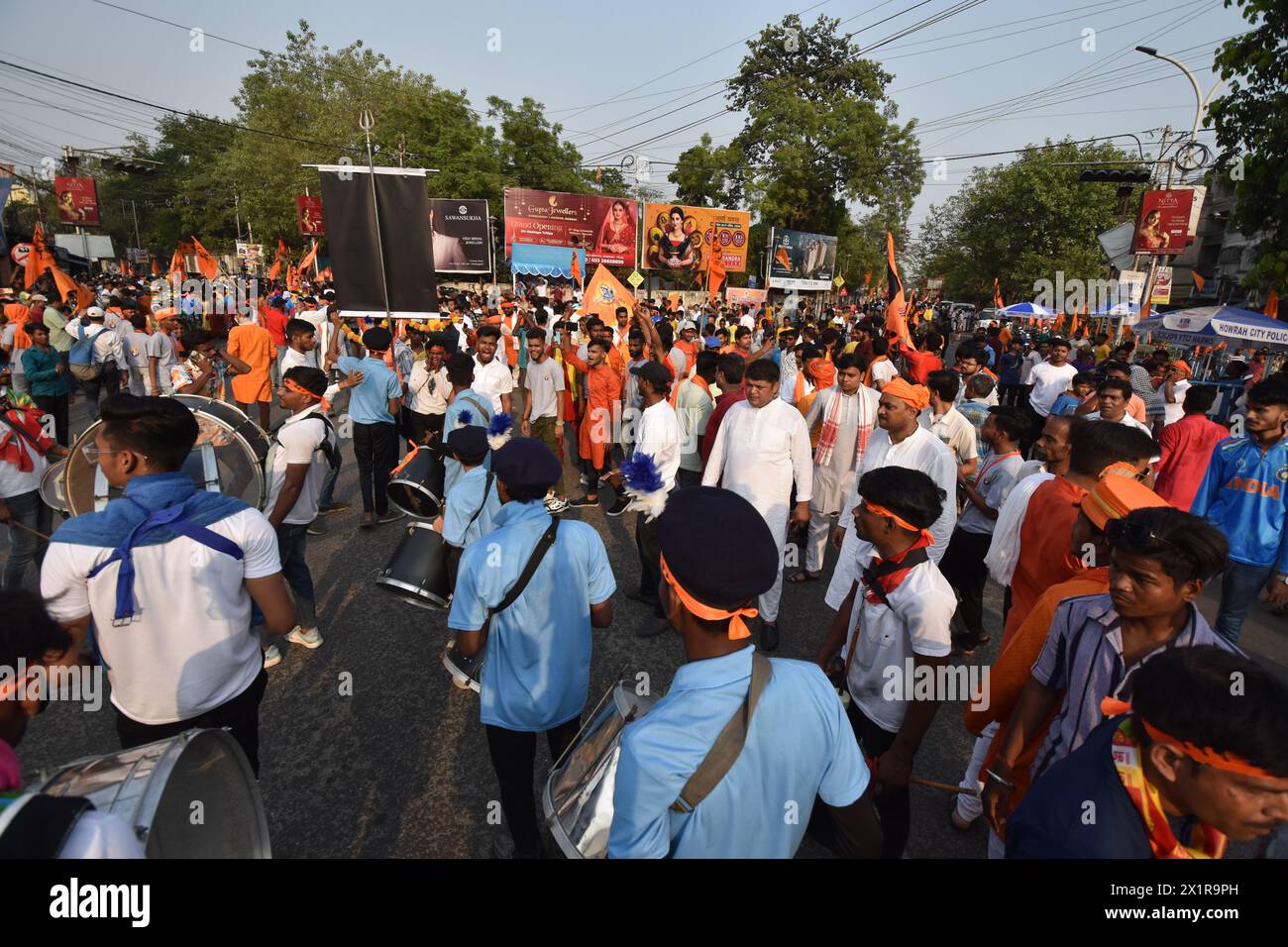 Kolkata, India. 17th Apr, 2024. Hindu devotees hold the idol of Lord ...
