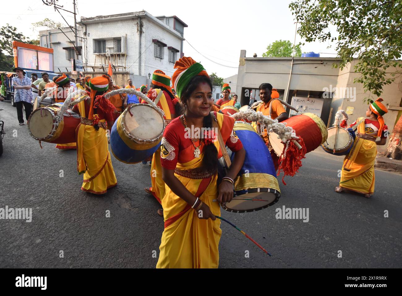 Kolkata, India. 17th Apr, 2024. Hindu devotees hold the idol of Lord ...