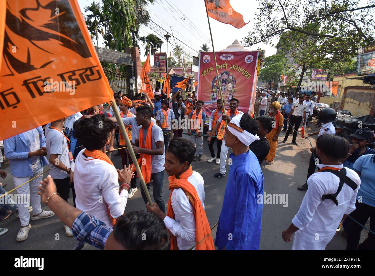 Kolkata, India. 17th Apr, 2024. Hindu devotees hold the idol of Lord ...
