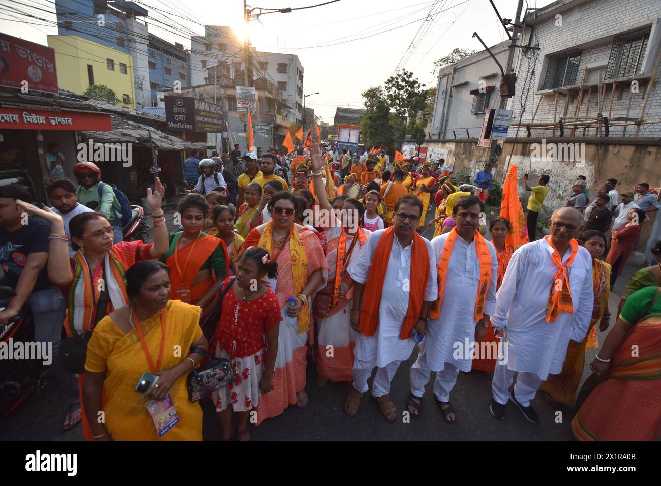 Kolkata, India. 17th Apr, 2024. Hindu devotees hold the idol of Lord ...