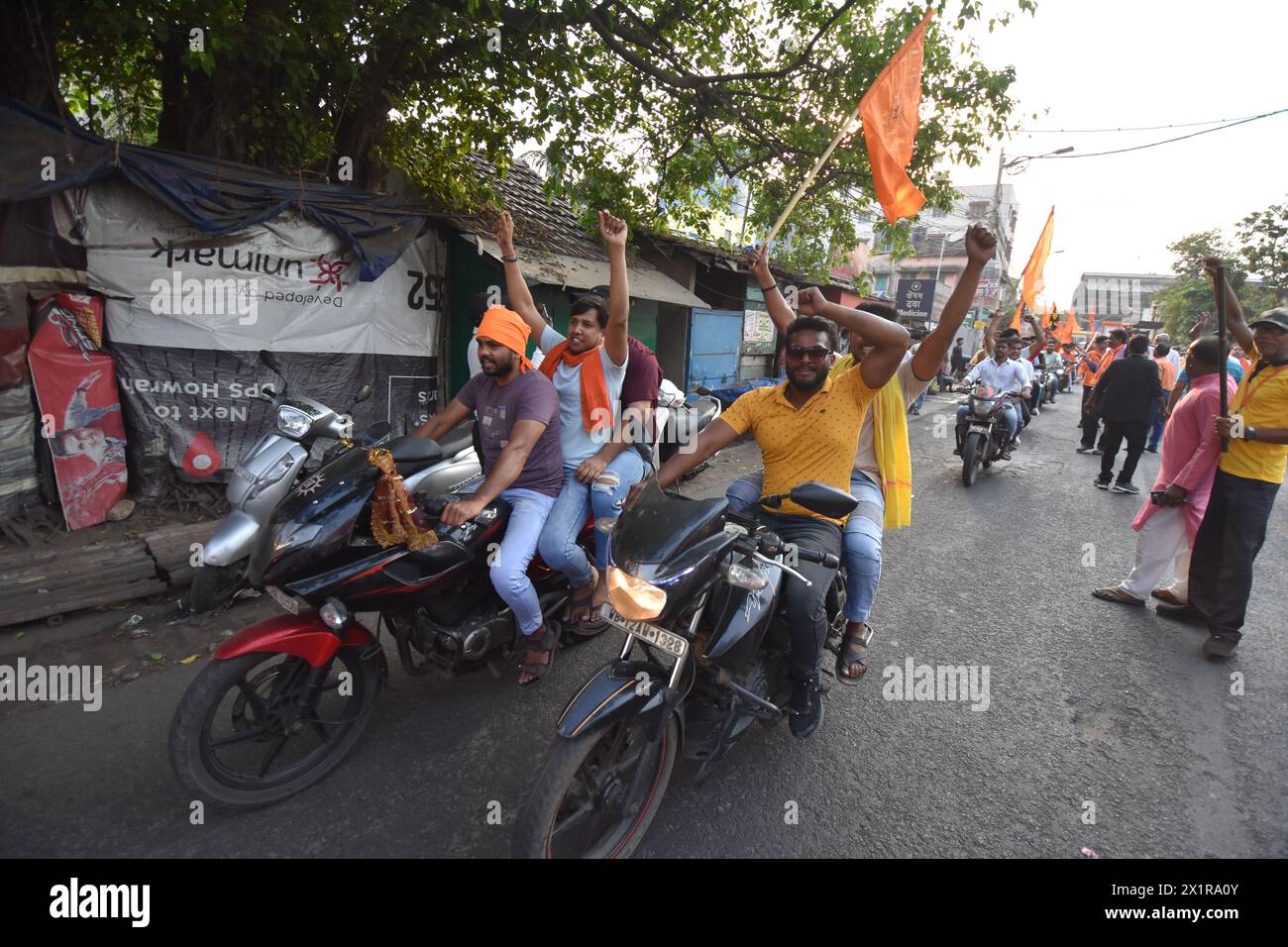 Kolkata, India. 17th Apr, 2024. Hindu devotees hold the idol of Lord ...