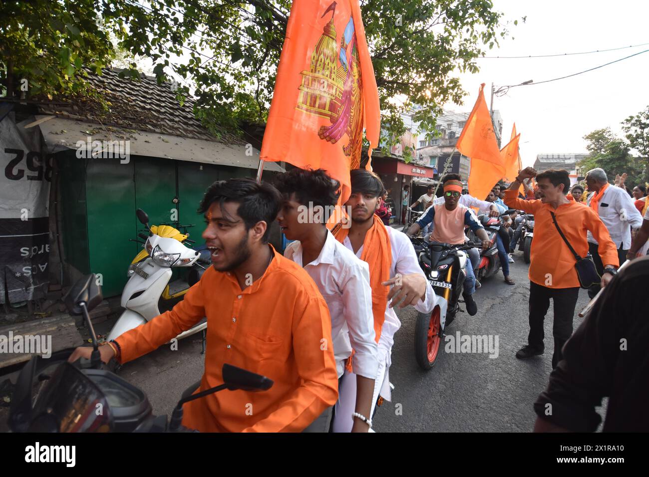 Kolkata, India. 17th Apr, 2024. Hindu devotees hold the idol of Lord ...