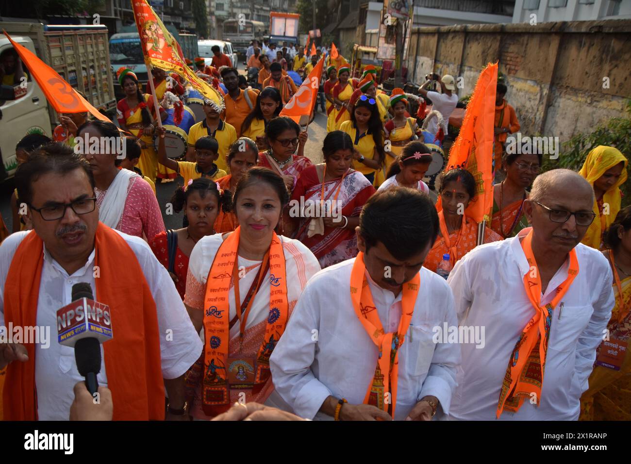 Kolkata, West Bengal, India. 17th Apr, 2024. Hindu devotees hold the ...