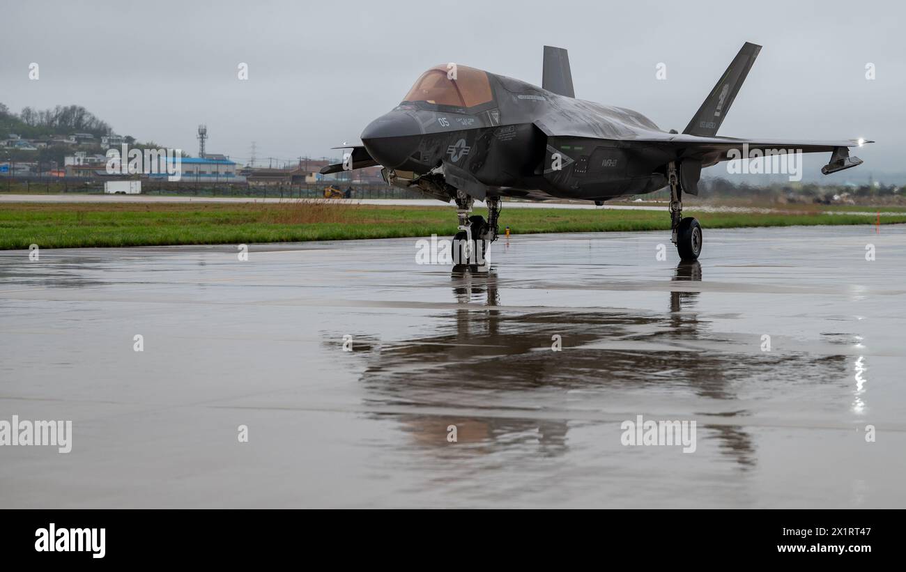 A U.S. Marine Corps F-35B Lightning II assigned to the 121st Marine Fighter Attack Squadron taxis before taking off during Korea Flying Training 2024 Stock Photo