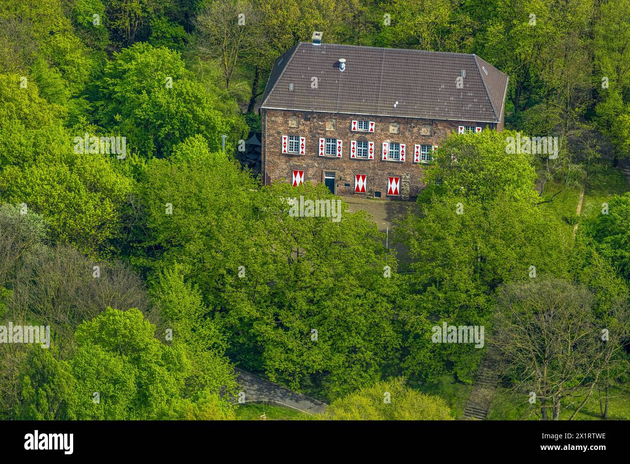 Grüner tag 2024 hi-res stock photography and images - Alamy