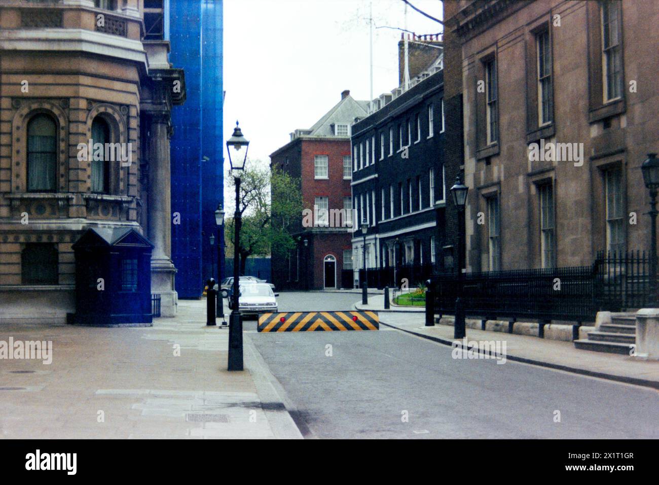 General view of Downing Street in April 1987 with low security and Austin Montego or Austin Maestro cars of the 1980s period. Dirty uncleaned stonework of Cabinet Office and Foreign Office Stock Photo