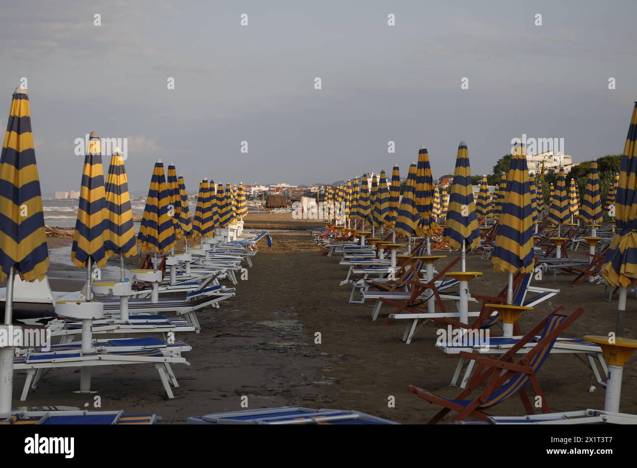 Lais Puzzle 1000 Pezzi – Ombrelloni Multicolori Sulla Spiaggia Di Alassio, Italia | Panorama Marittimo Al Tramonto - 3