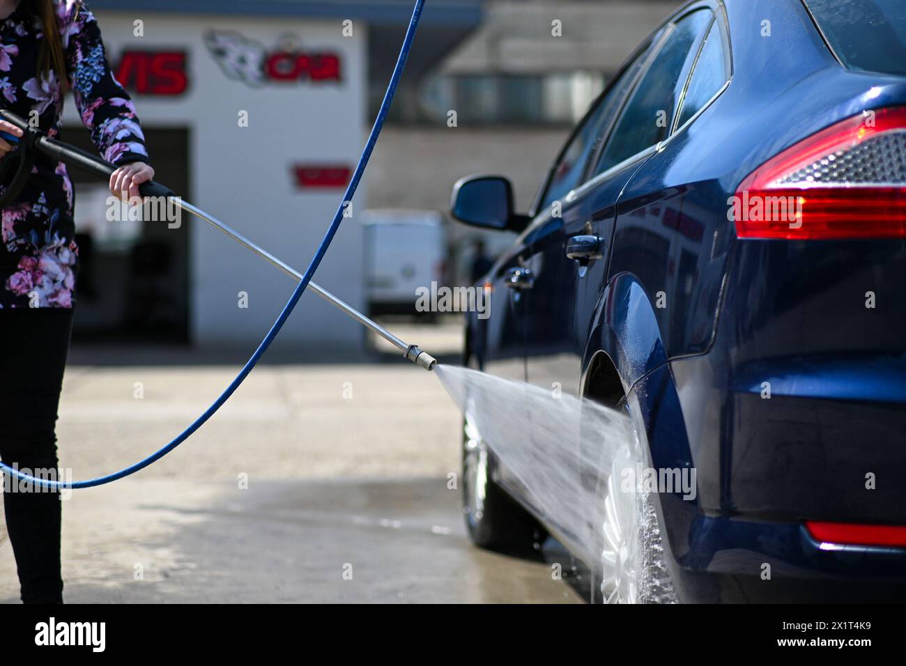 Vivid Water Pressure Gun For Car Wash, Wallpaper Art Vivid Water Pressure Gun For Car Wash, Wallpaper Art