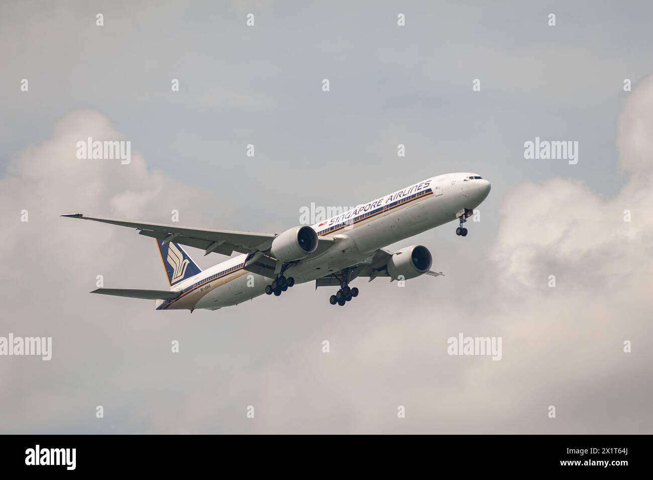 Singapore airlines boeing 777 300 hi-res stock photography Singapore airlines boeing 777 300 hi-res stock photography
