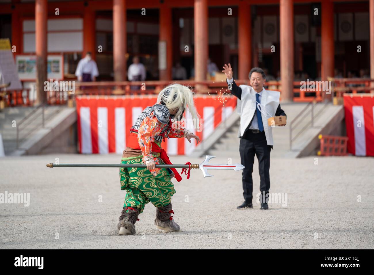 Heian Jingu Shrine Setsubun festival roasted beans scattering ceremony 'mamemaki'. Shrine staff throwing the fortune beans. Kyoto, Japan. Stock Photo