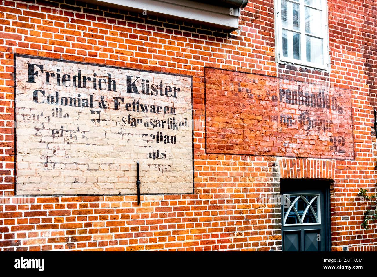 Lüneburg (Niedersachsen, Germany): Haus in der Altstadt mit alter Inschrift Stock Photo