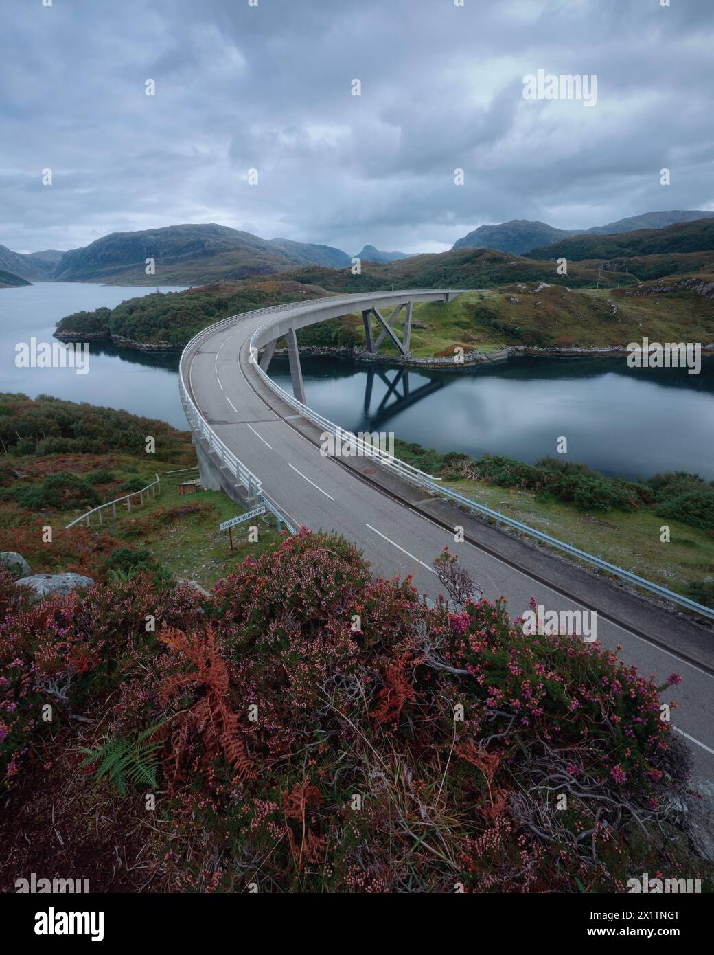 Curved road bridge hi-res stock photography and images - Alamy