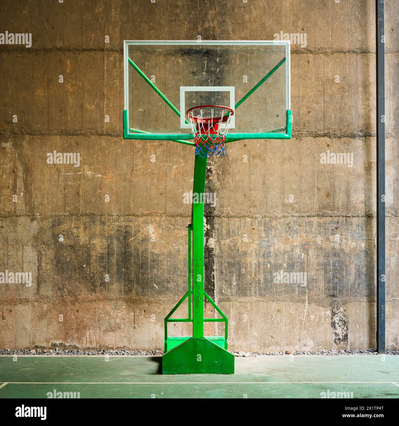 Backyard basketball hoop hi-res stock photography and images - Alamy