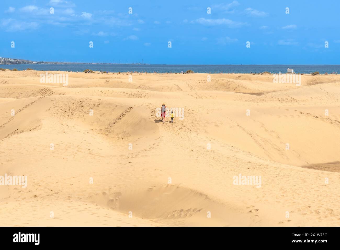 Mother and child walking on summer holidays in the dunes of Maspalomas, Gran Canaria, Canary Islands Stock Photo