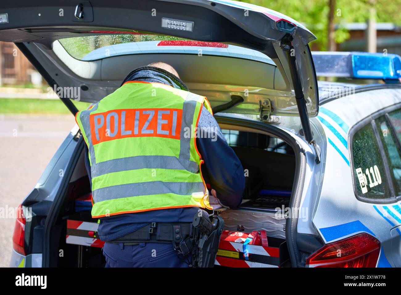 Augsburg, Bavaria, Germany - April 17, 2024: Traffic check by Augsburg police at a checkpoint for speed measurements *** Verkehrskontrolle der Polizei Augsburg an einem Kontrollpunkt für Geschwindigkeitsmessungen Stock Photo