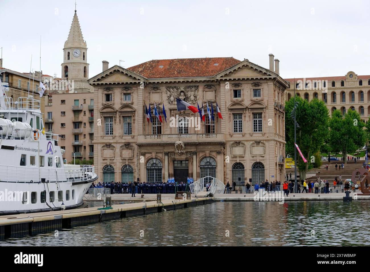 Old, historic town hall building at the harbour with boats in the foreground, Marseille, Departement Bouches-du-Rhone, Provence-Alpes-Cote d'Azur Stock Photo