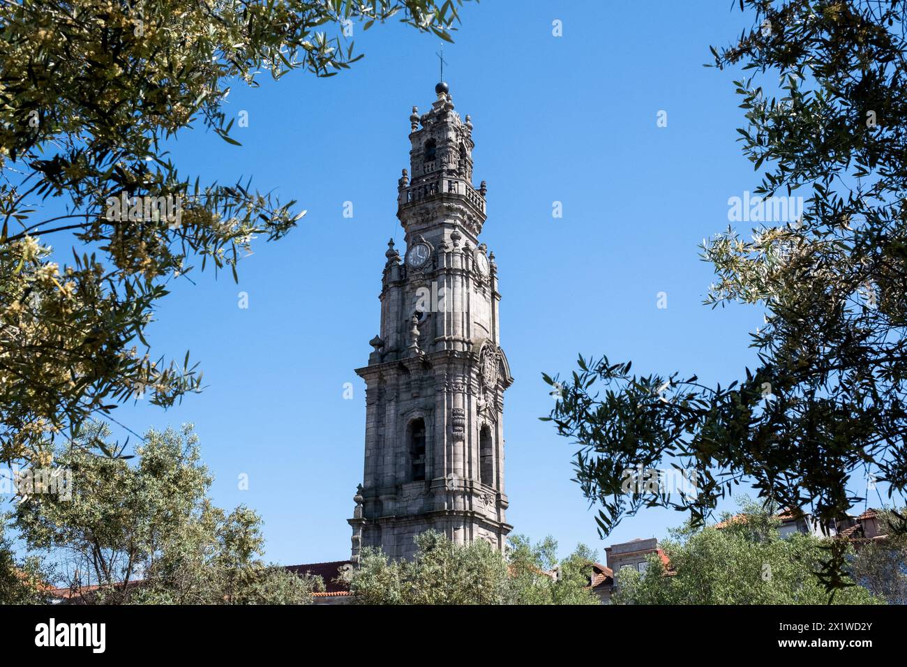 Torre dos Clerigos, the baroque bell tower of the Church of the Clerics in Porto, Portugal, on 8 May 2022. Torre dos Clerigos, tour clocher baroque de Stock Photo