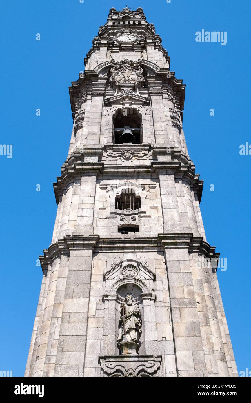 Torre dos Clerigos, the baroque bell tower of the Church of the Clerics in Porto, Portugal, on 8 May 2022. Torre dos Clerigos, tour clocher baroque de Stock Photo