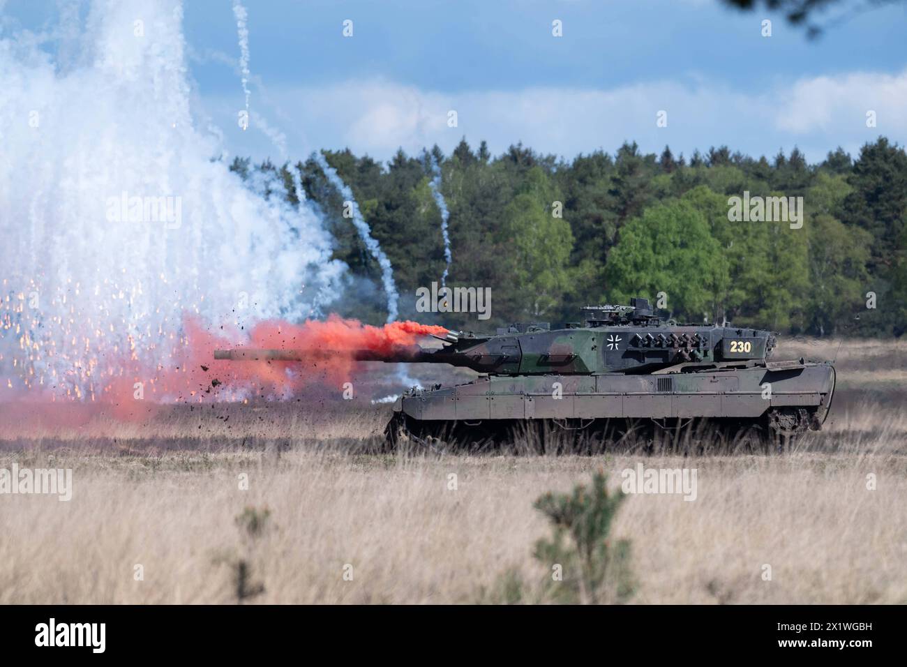 Leopard 2 a6 main battle tank hi-res stock photography and images 