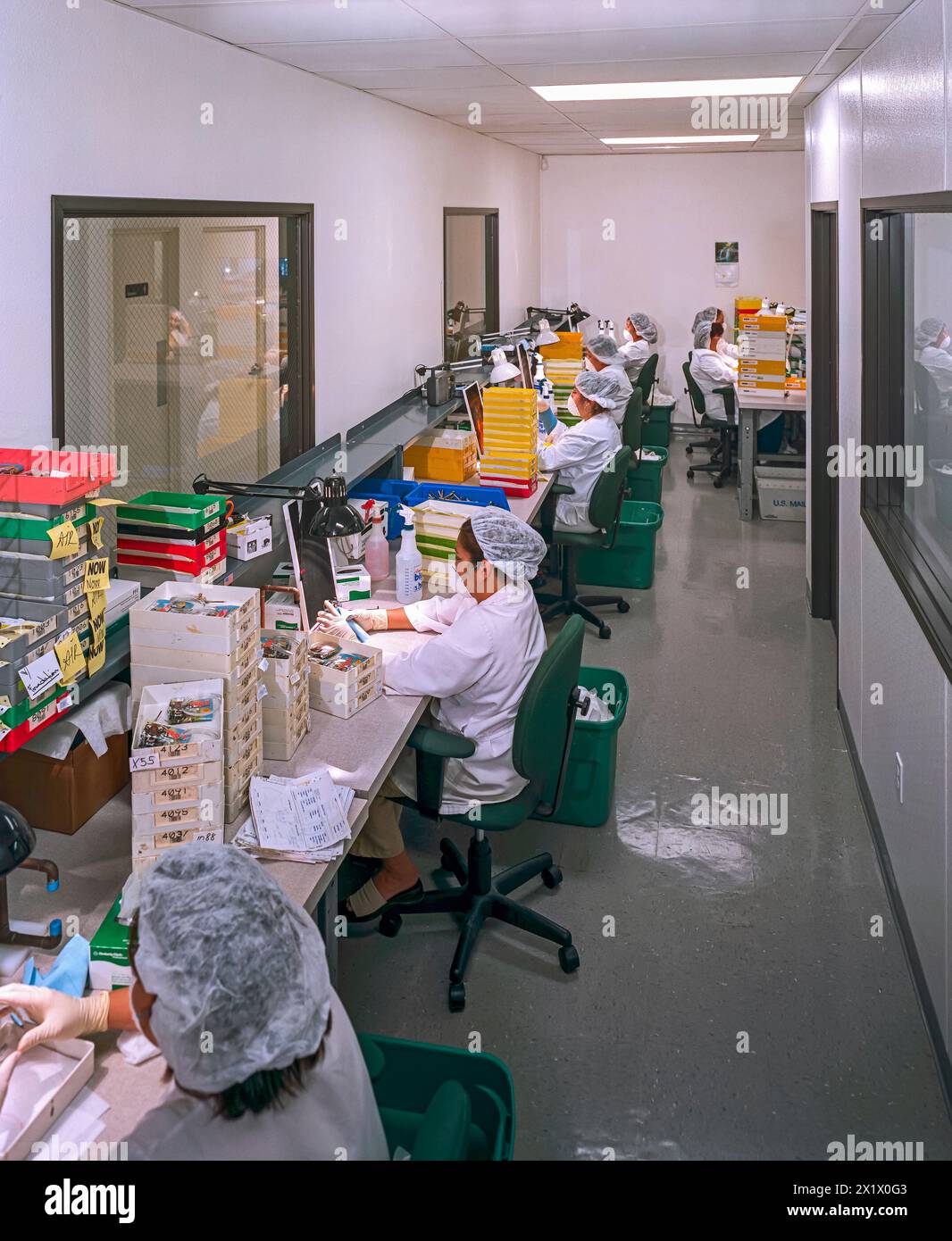 Technicians at medical facility hi-res stock photography and images - Alamy