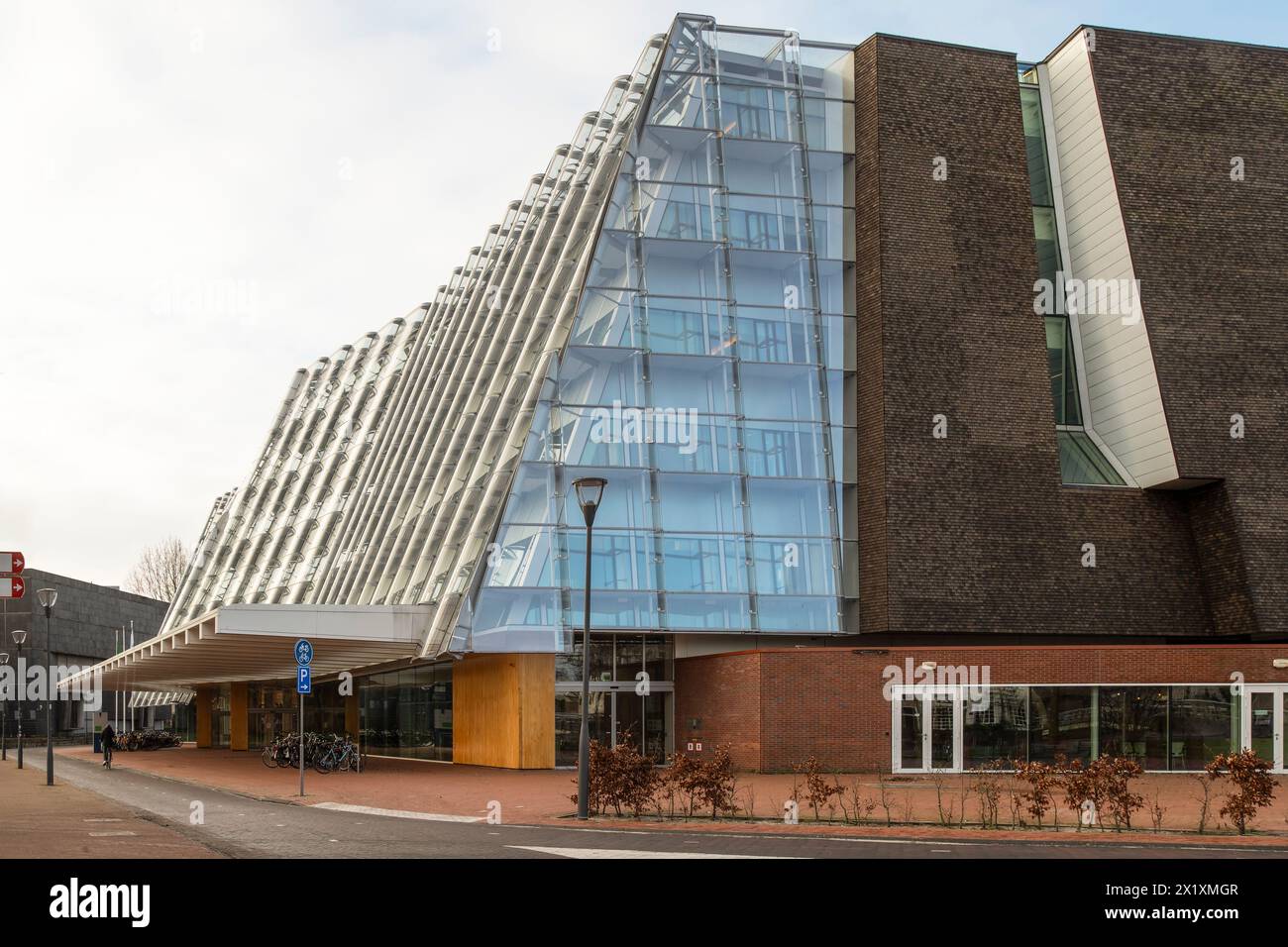 Modern office building with glass walls in Amersfoort Stock Photo - Alamy