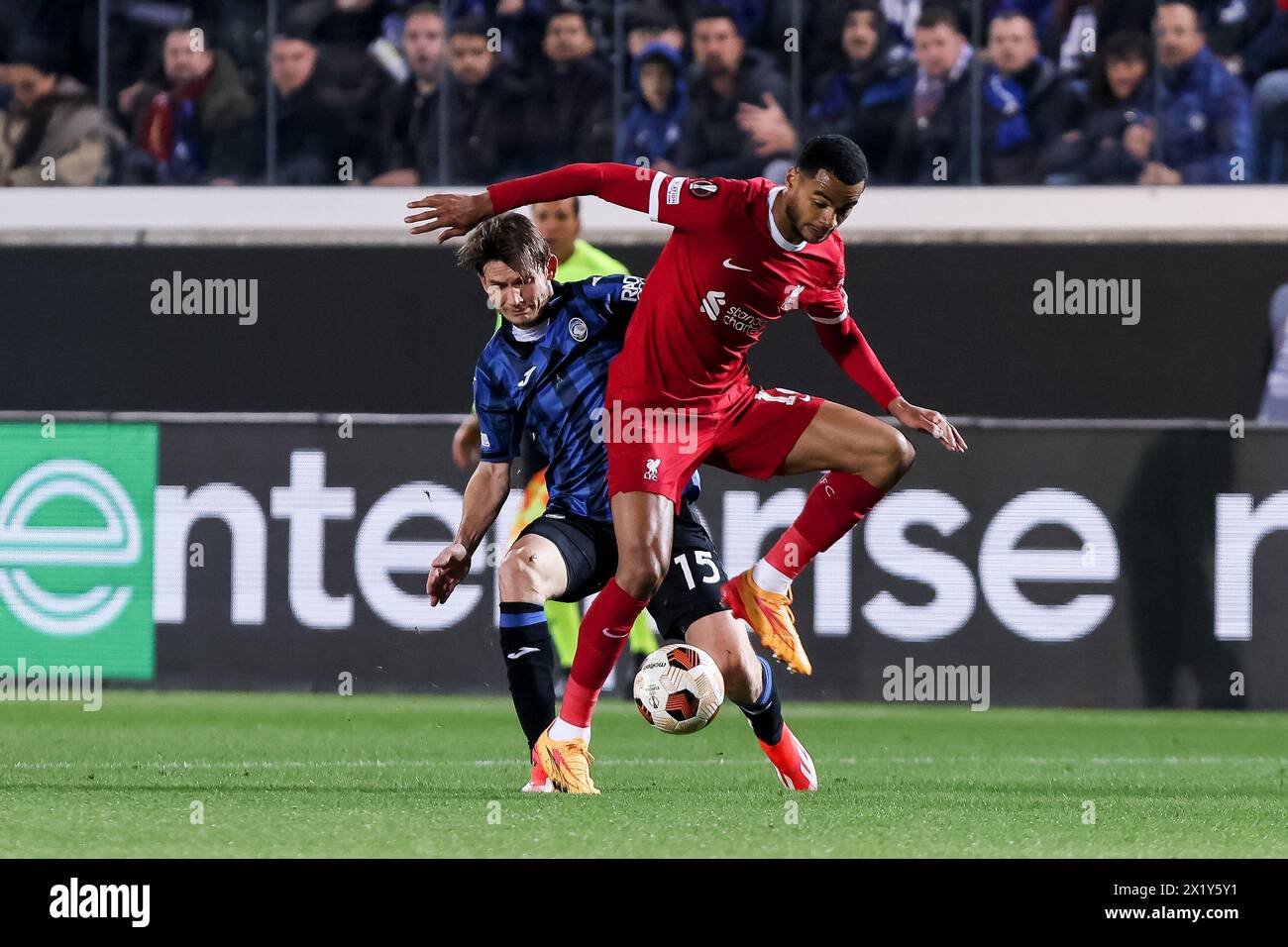 BERGAMO, ITALY - APRIL 18: Cody Gakpo (Liverpool F.C.) fights for the ball with Marten De Roon (Atalanta BC)during the Europa League football match between Atalanta and Liverpool at Gewiss Stadium on April 18, 2024 in Bergamo, Italy. Credit: Stefano Nicoli/Speed Media/Alamy Live News Stock Photo