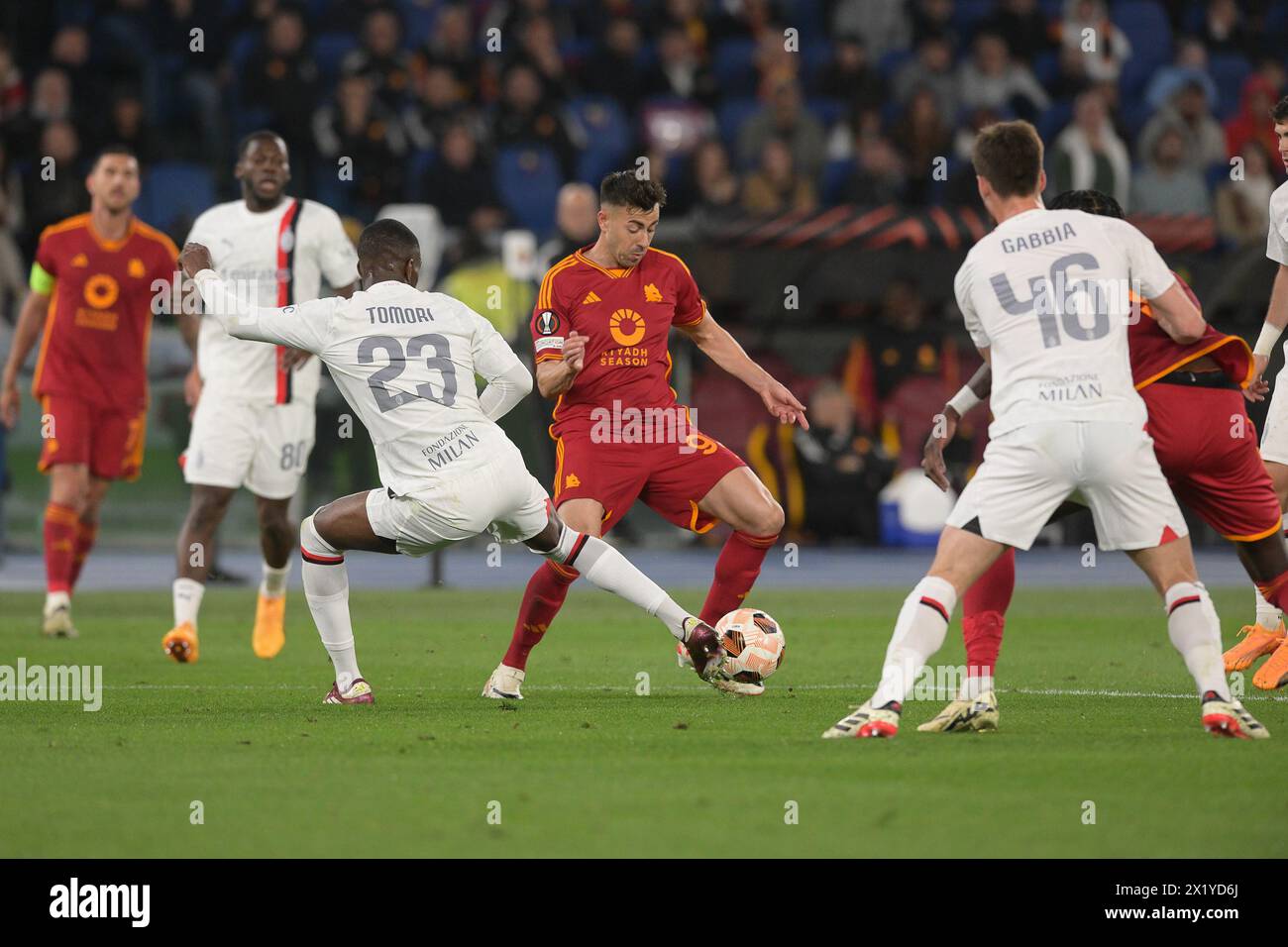 Stadio Olimpico, Rome, Italy. 18th Apr, 2024. Europa League, Quarter Final, Second Leg Football; Roma versus AC Milan; Stephan El Shaarawy of AS Roma tackled by Fikayo Tomori of AC Milan Credit: Action Plus Sports/Alamy Live News Stock Photo