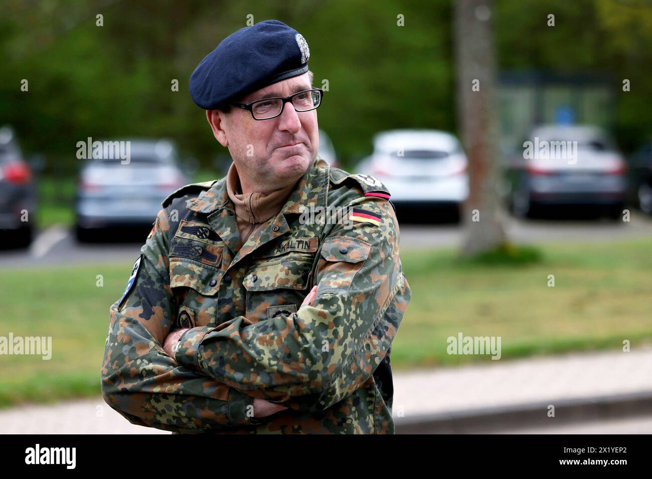 Kommandeur Oberst i.G. Dr. Ferdi Akaltin beim Besuch von