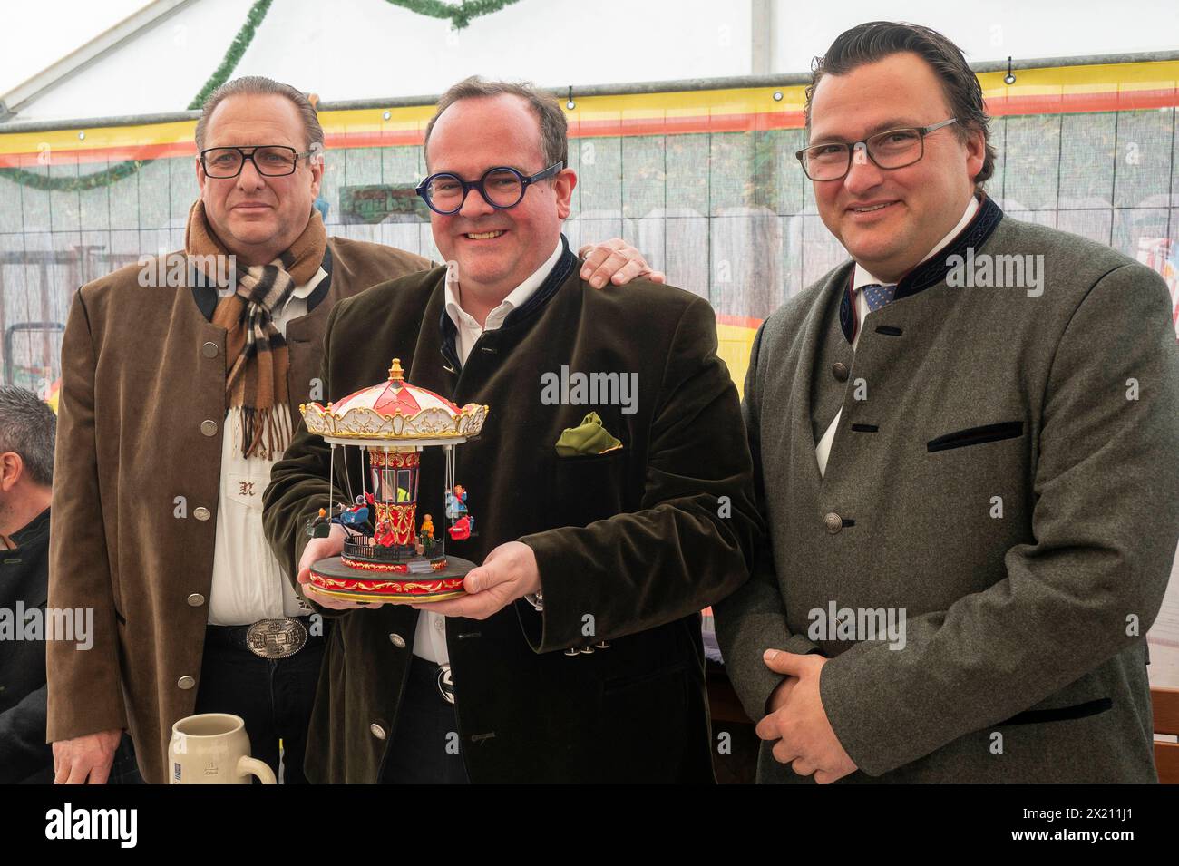 Muenchen, Pressekonferenz zum 58. Fruehlingsfest auf der Theresienwiese, v. l. Robby Eckl, Clemens Baumgaertner, Peter Bausch *** Munich, press conference on the 58th Spring Festival on the Theresienwiese, from left Robby Eckl, Clemens Baumgaertner, Peter Bausch Stock Photo