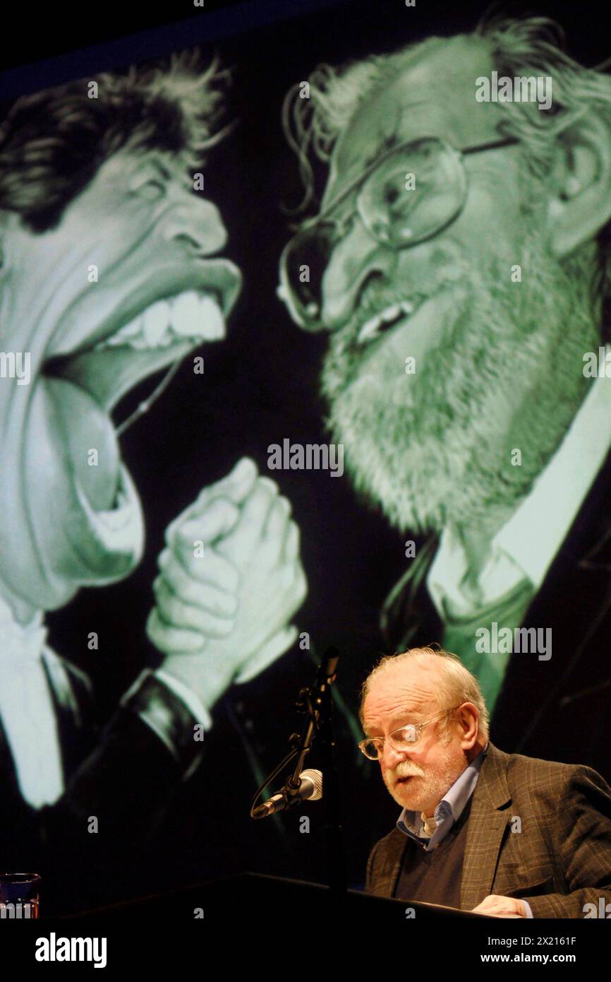 Fritz Rau bei einer Lesung aus seinem Buch 50 Jahre Backstage im Capitol. Hannover, 11.01.2008 *** Fritz Rau at a reading from his book 50 Years Backstage at Capitol Hannover, 11 01 2008 Foto:xC.xNiehausx/xFuturexImagex rau 8103 Stock Photo