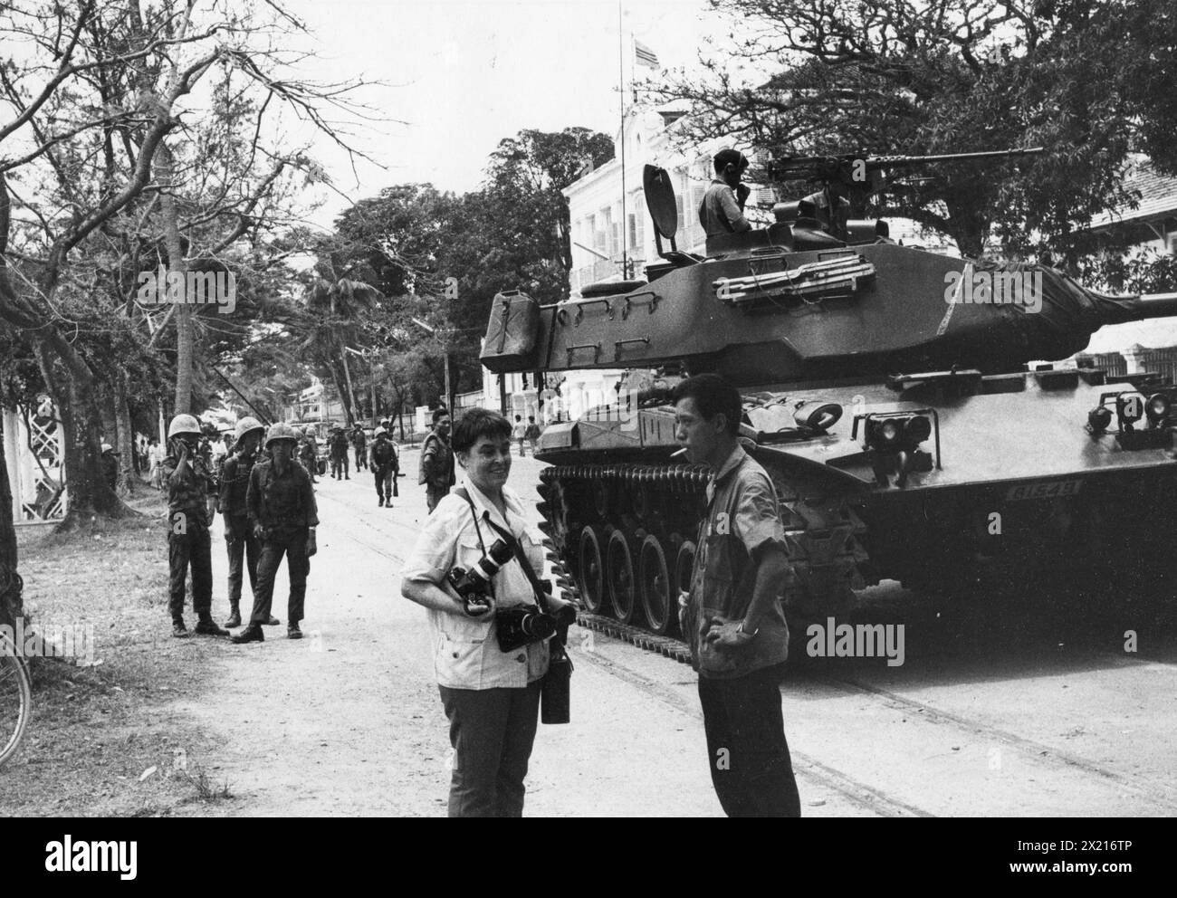 events, Vietnam War, South Vietnamese troops with a M41 Walker tractor tank in a city, circa 1970, ADDITIONAL-RIGHTS-CLEARANCE-INFO-NOT-AVAILABLE Stock Photo