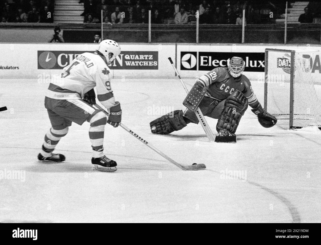 CANADA-SOVIET WORLD CHAMPIONSHIP IN SWEDEN 1981Canadas Larry McDonald try a shot against Vladislav Tretyak Soviet goalkeeper Stock Photo