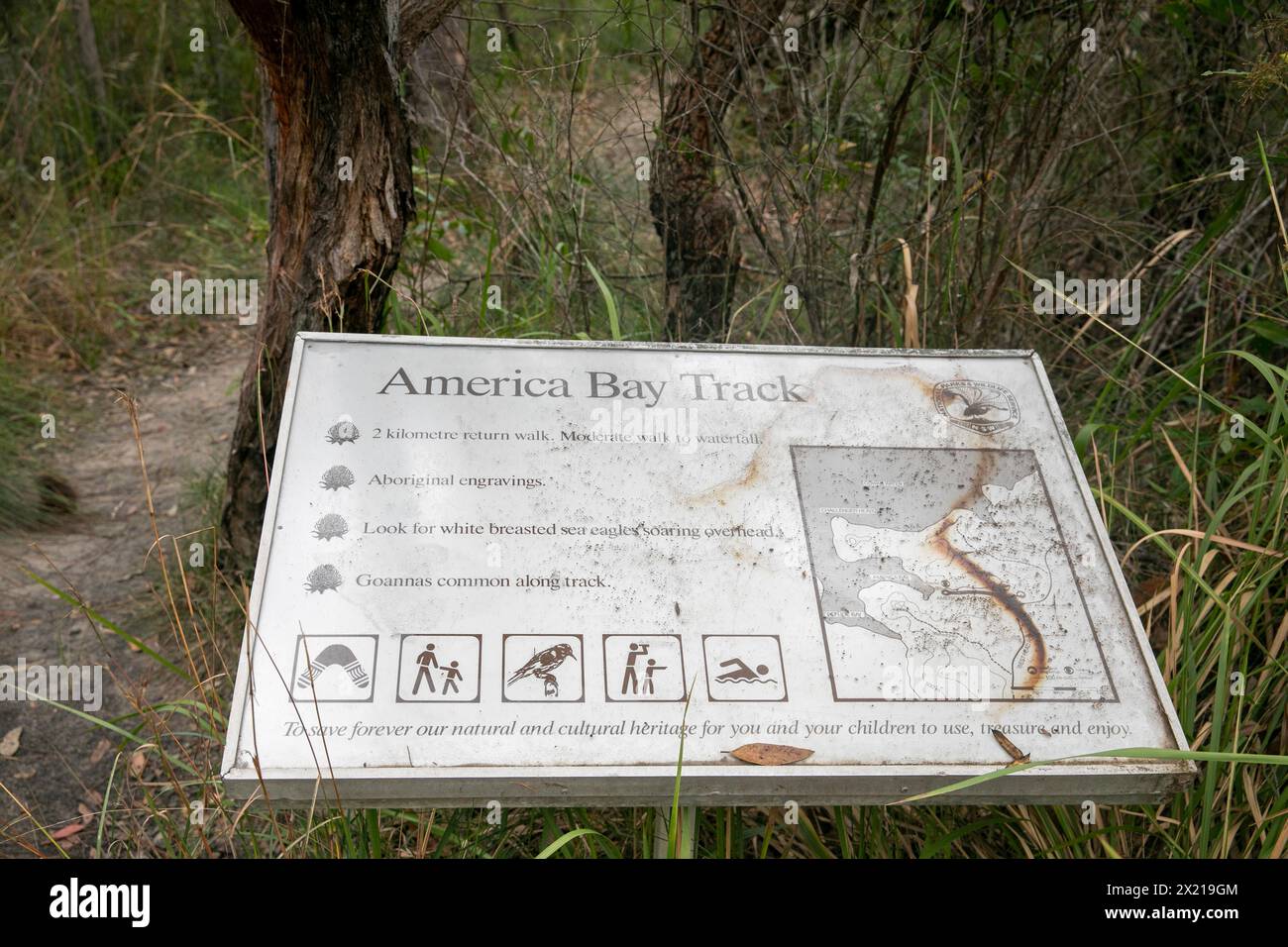 Australia walking track sign hi-res stock photography and images - Alamy