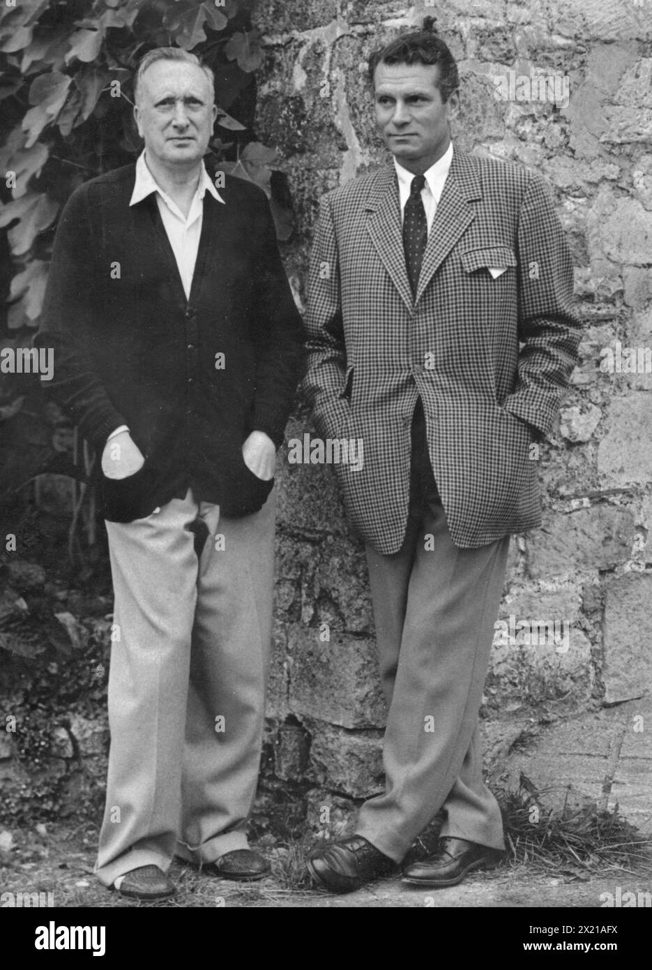 Walton, William Turner, Sir, 29.3.1902 - 8.3.1983, British composer, with Laurence Olivier, ADDITIONAL-RIGHTS-CLEARANCE-INFO-NOT-AVAILABLE Stock Photo