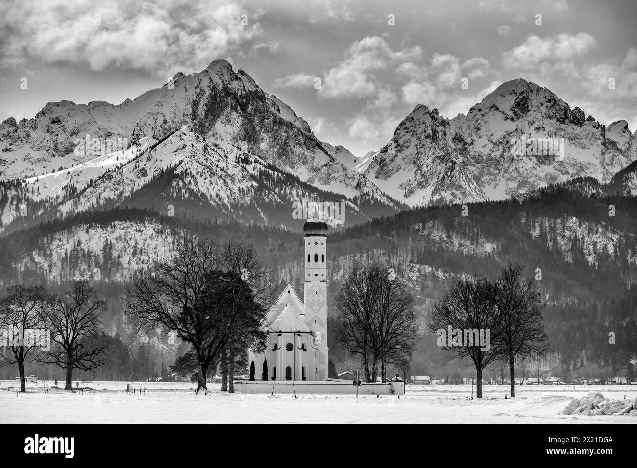 Winter church of St. Koloman with Gehrenspitze and Köllenspitze in the Tannheim Mountains, Ammergau Alps, Swabia, Bavaria, Germany Stock Photo