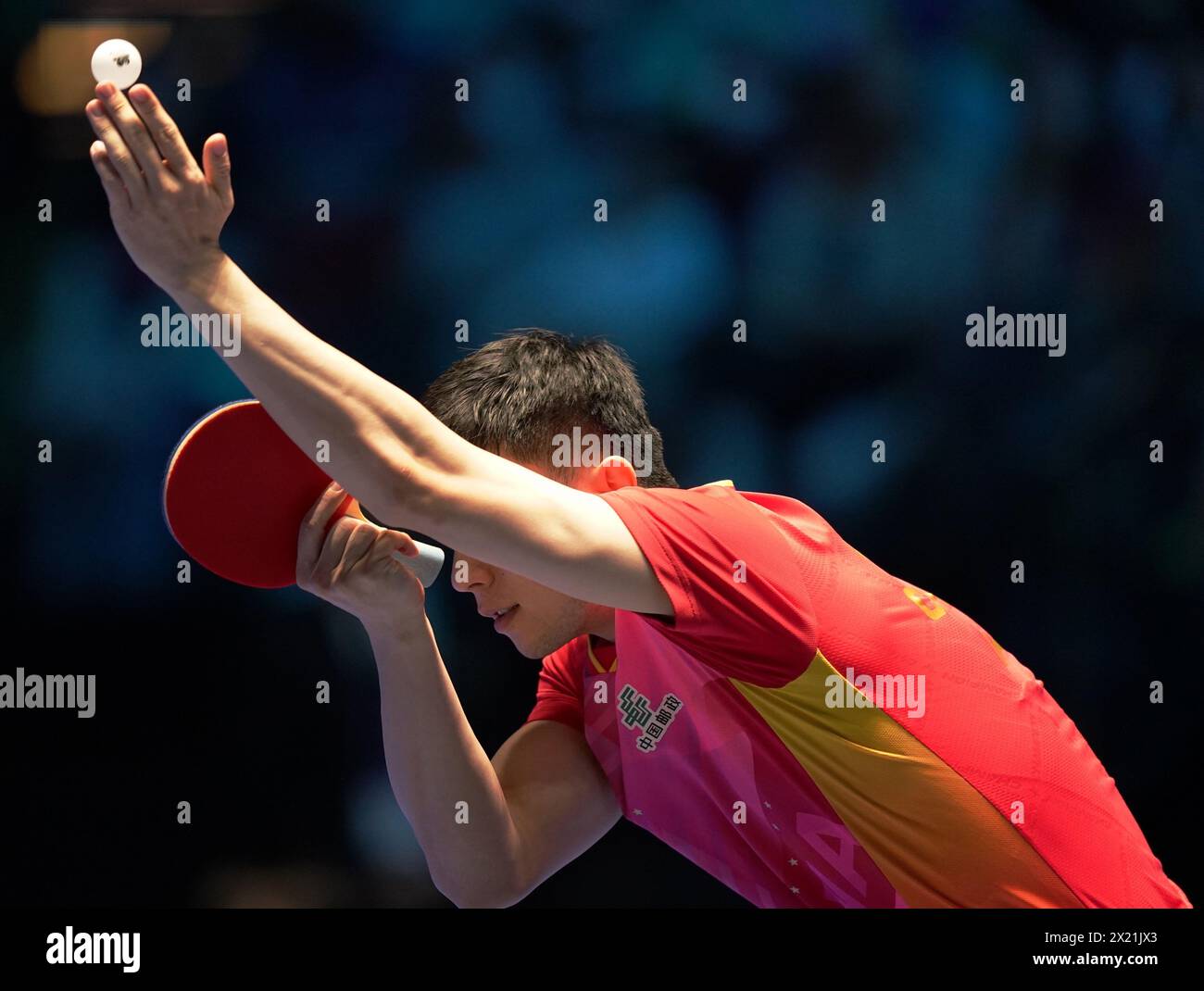 (240419) MACAO, April 19, 2024 (Xinhua) Ma Long of China serves during the men