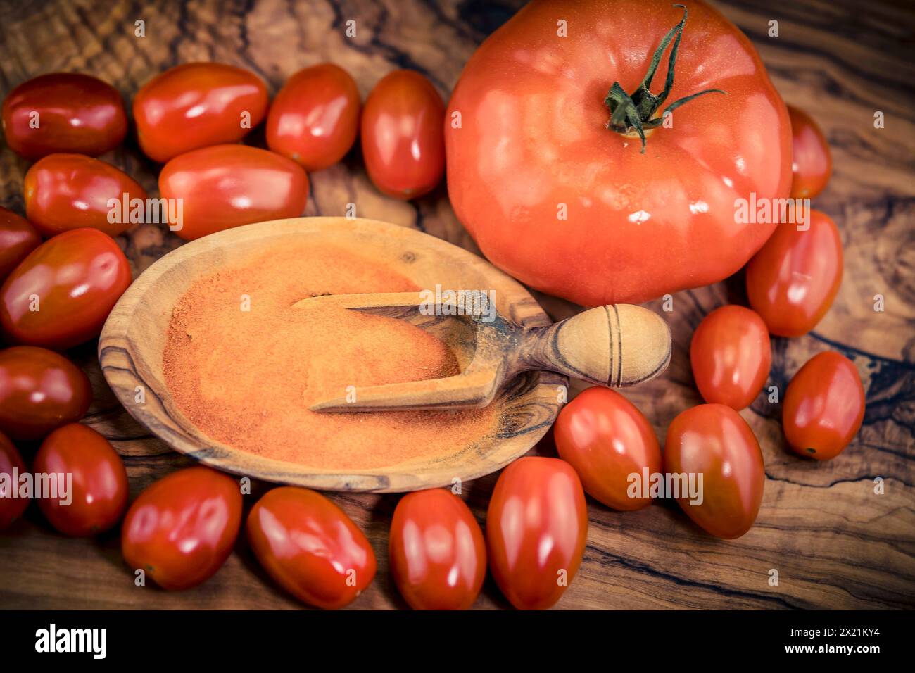 garden tomato (Solanum lycopersicum, Lycopersicon esculentum), different types of tomatoes and tomato powder Stock Photo