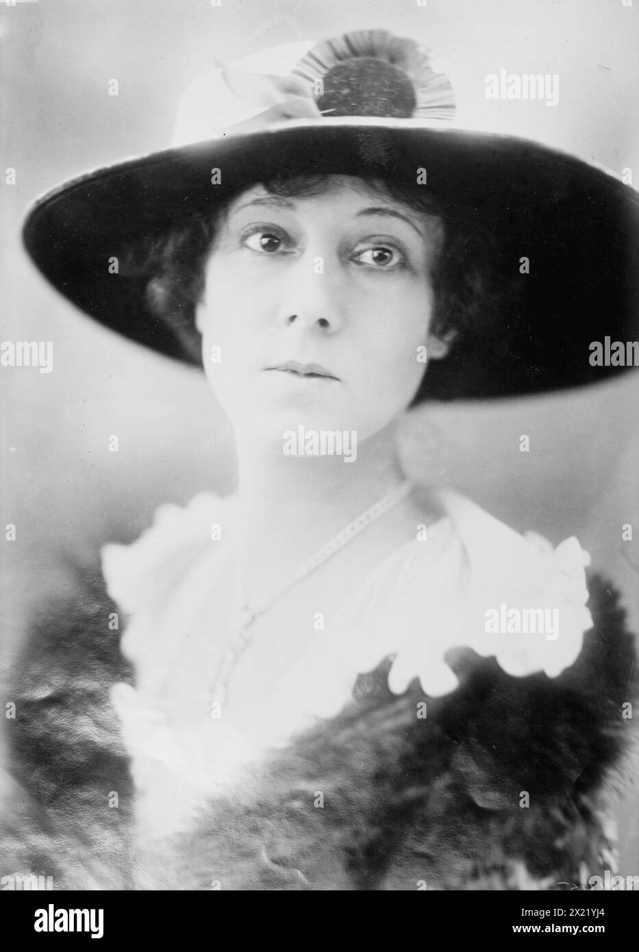 Mrs. W.E. Corey, between c1910 and c1915. Shows stage actress Mabelle