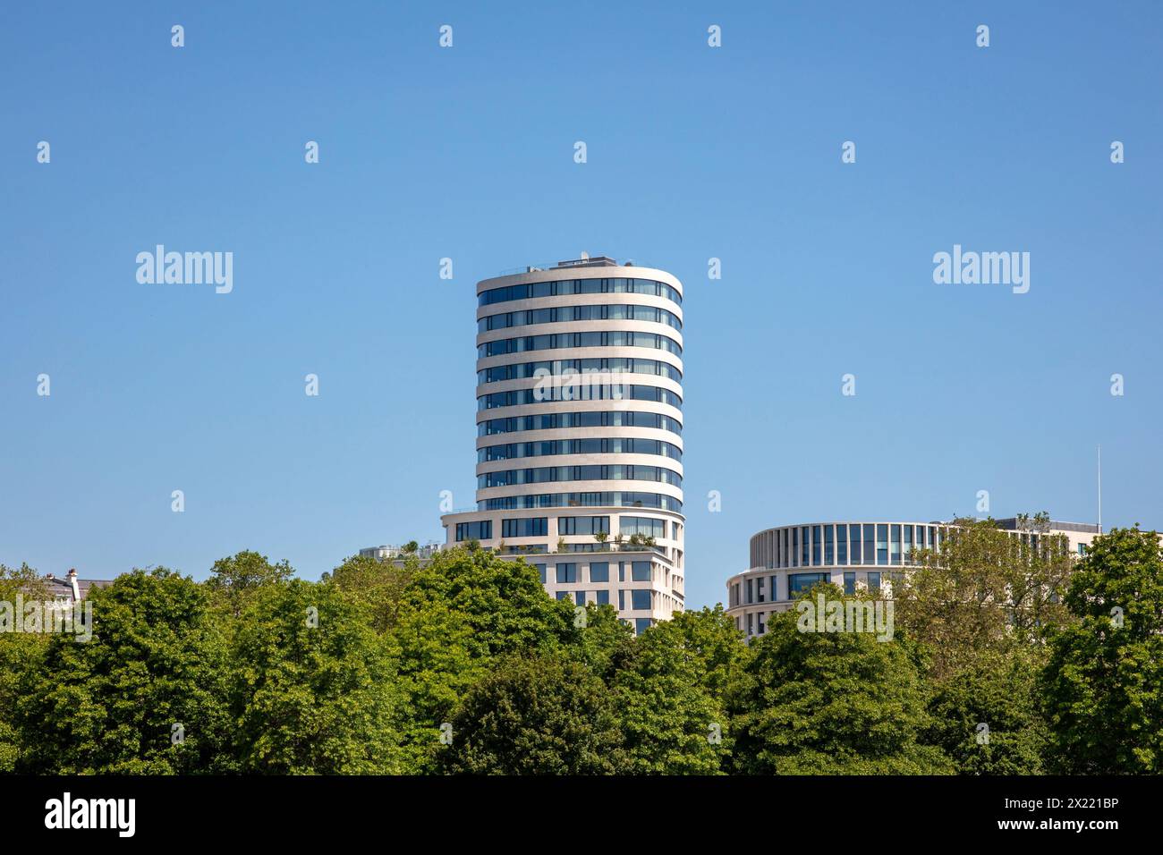 Exterior view of The Bryanston from Hyde Park. The Bryanston - Hyde Park, London, United Kingdom. Architect: Rafael Viñoly, 2023. Stock Photo