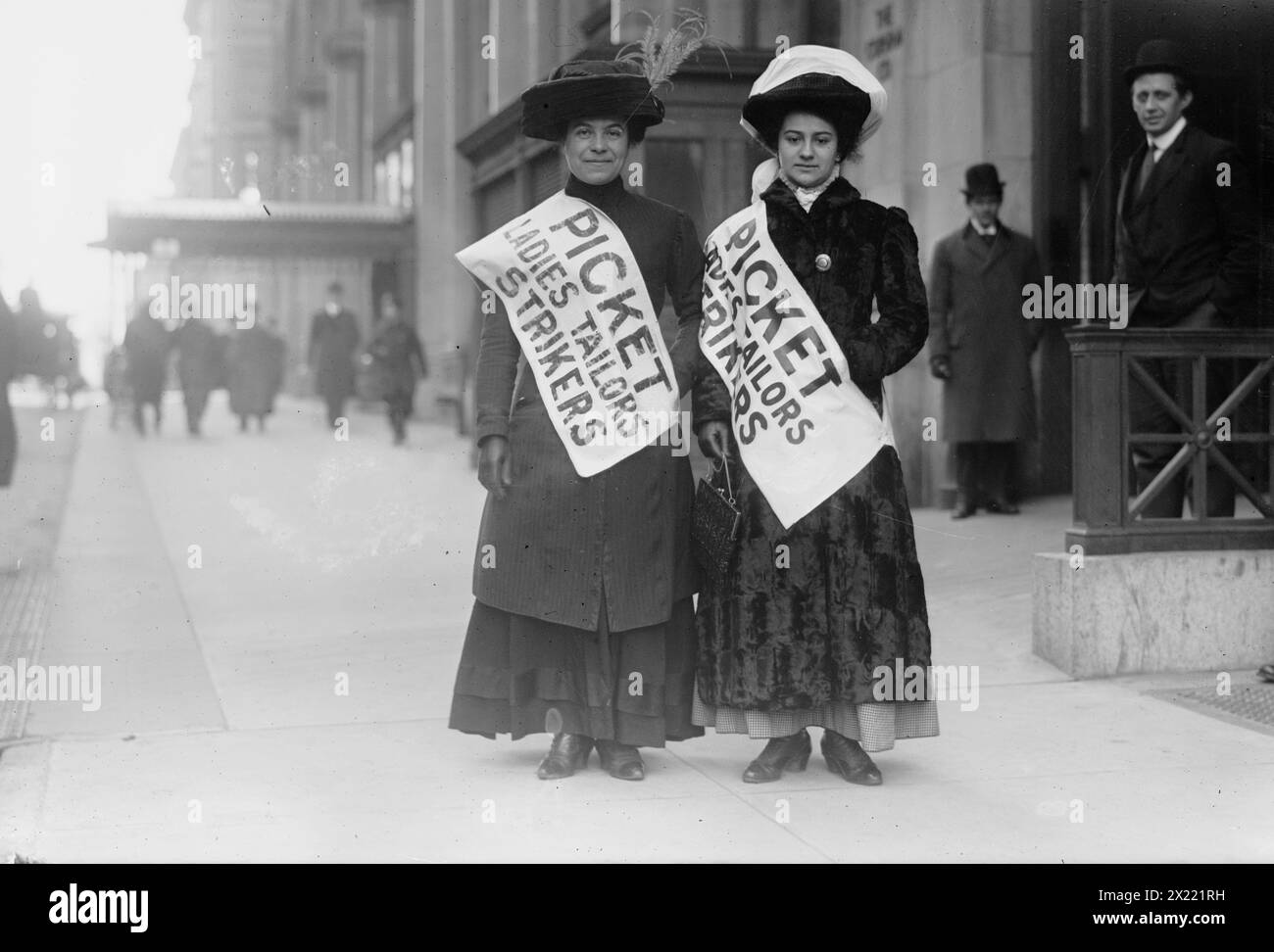 Women strike pickets, New York, 1910 Stock Photo Alamy