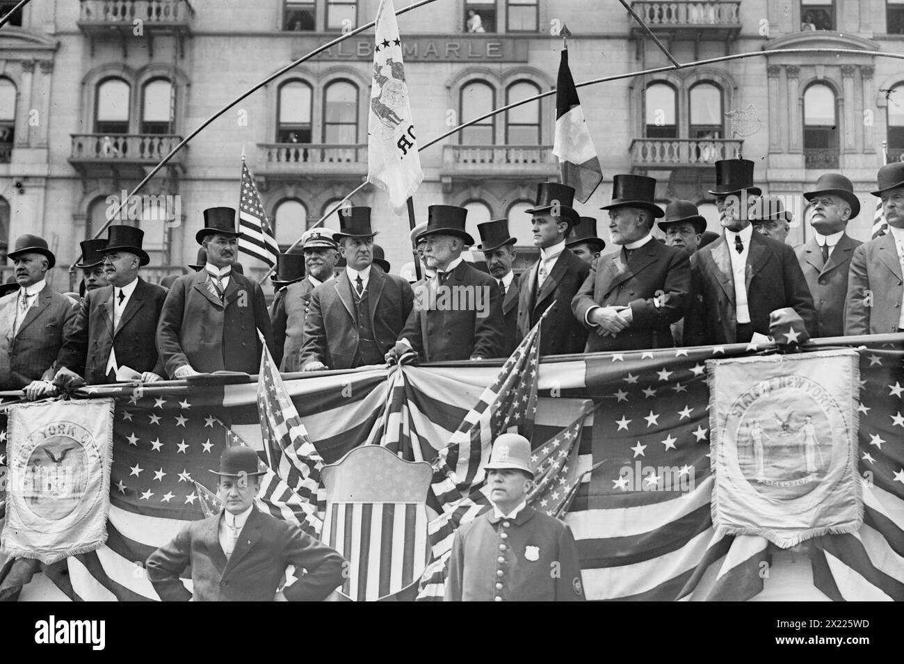 Dougherty, Dix, Gaynor, Cropsey, Gen. Grant, between 1910 and 1915. Shows George Samuel Daugherty, John Alden Dix, Governor of New York; New York Mayor William Jay Gaynor, Police Commissioner James A. Cropsey and General Frederick Dent Grant. Stock Photo