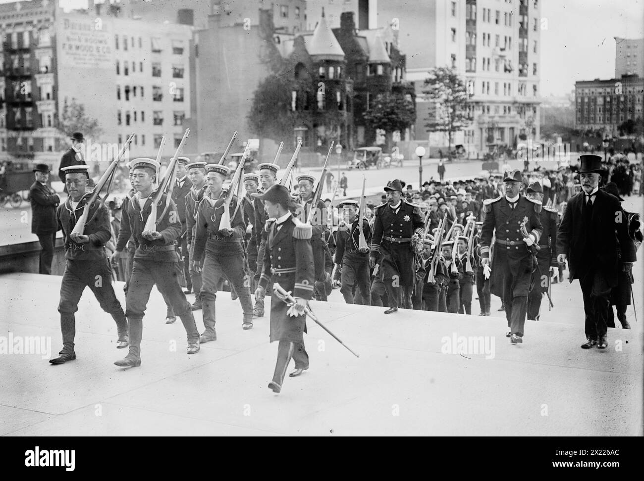 Chinese sailors, 1911. Shows Chinese marines, with (on right) Rear Admiral Chin Pih Kwang of the Imperial Chinese Navy and New York City Mayor William Jay Gaynor, at Grant's Tomb in New York City on Sept. 18th, 1911. Stock Photo