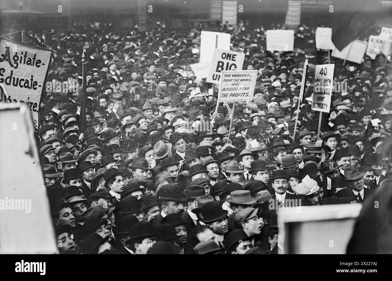 Socialists in Union Square, N.Y.C. [large crowd] Photo, 1 May 1912