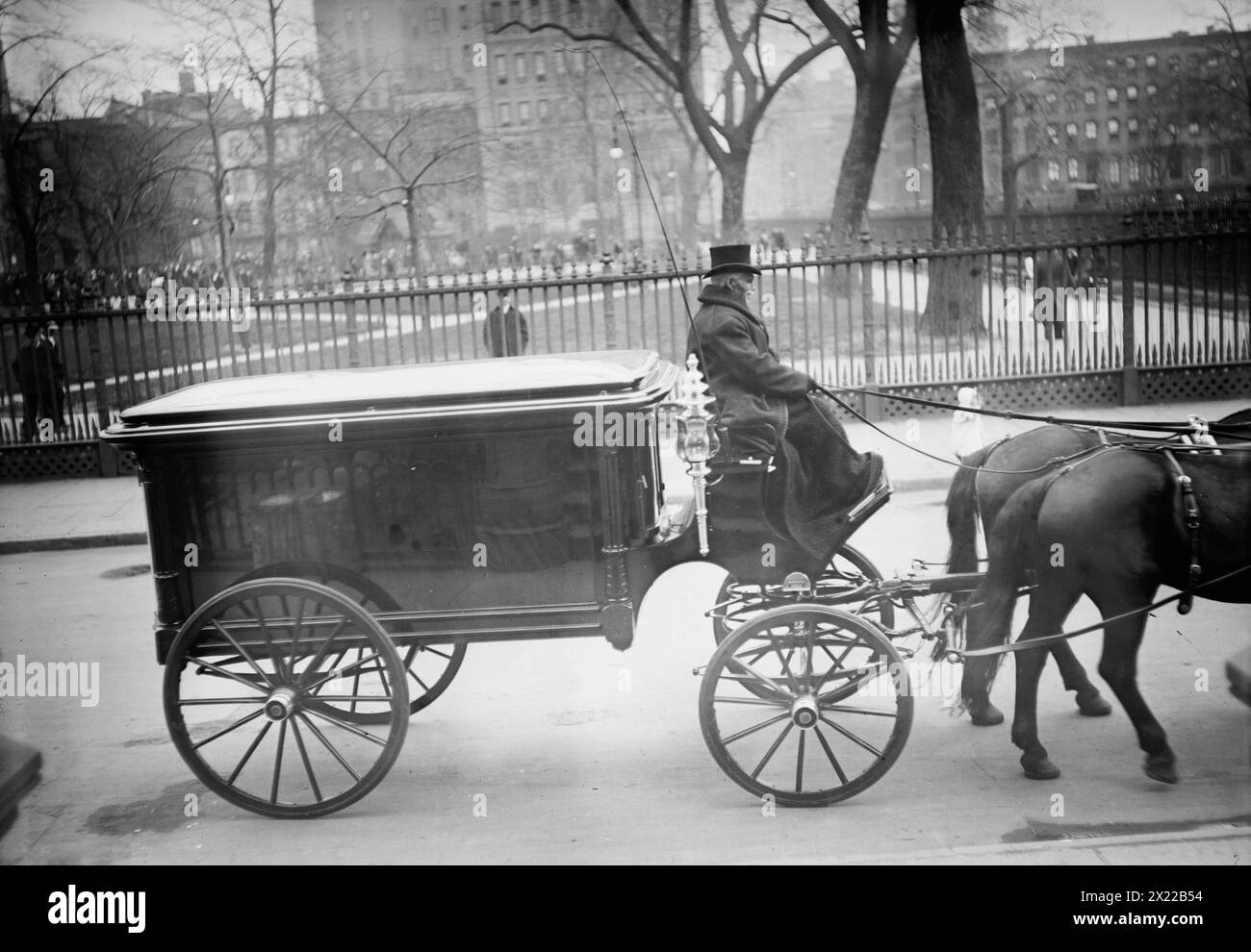 J.P. Morgan hearse, Stuyvesant Sq., 1913. Shows funeral of financier John Pierpont Morgan (1837-1913) which took place on April 14, 1913 in New York City. Stock Photo