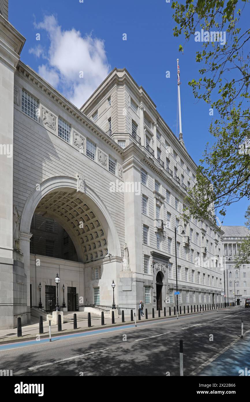 Thames House on Millbank, London, UK. Headquarters of the MI5 Government security service. Built in the 1920s. Previously HQ for ICI. Stock Photo