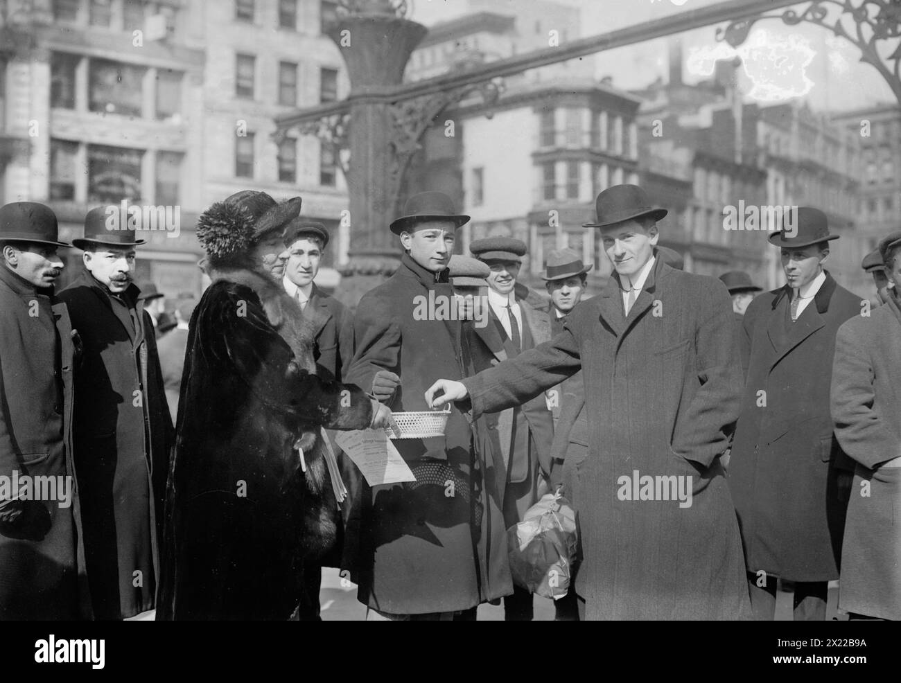 Washington hikers collecting, 1913. Shows suffrage hikers who took part