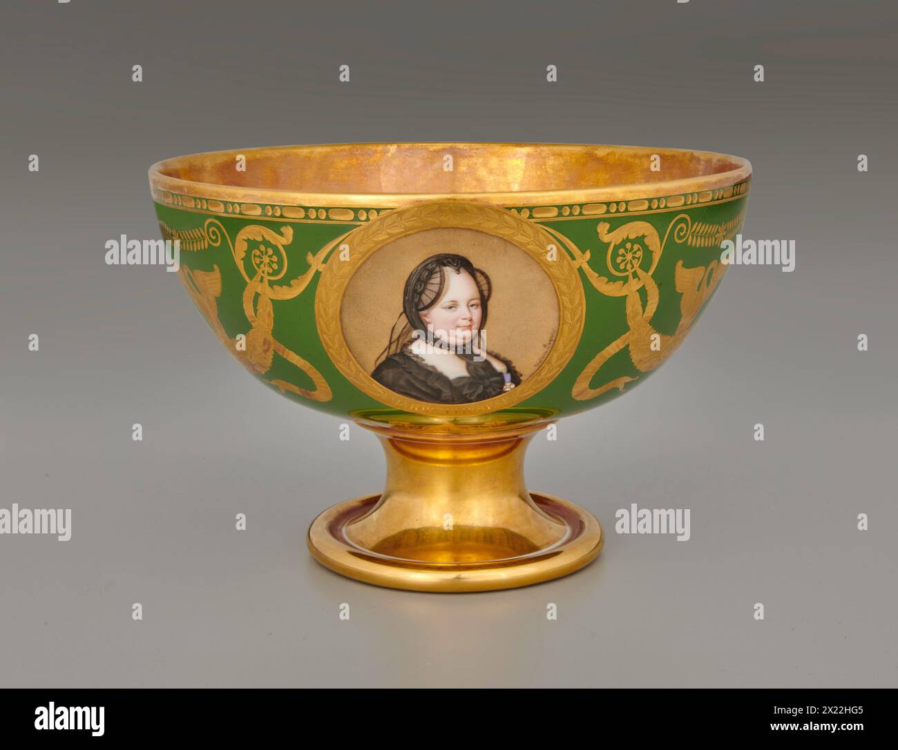 Bowl (Jatte &#xc0; Fruits H&#xe9;misph&#xe9;rique) With Portraits Of Catherine The Great Of Russia (1729-1796), Maria Theresa Of Austria (1717-1780), And Blanche Of Castille (1188-1252), 1812. Stock Photo